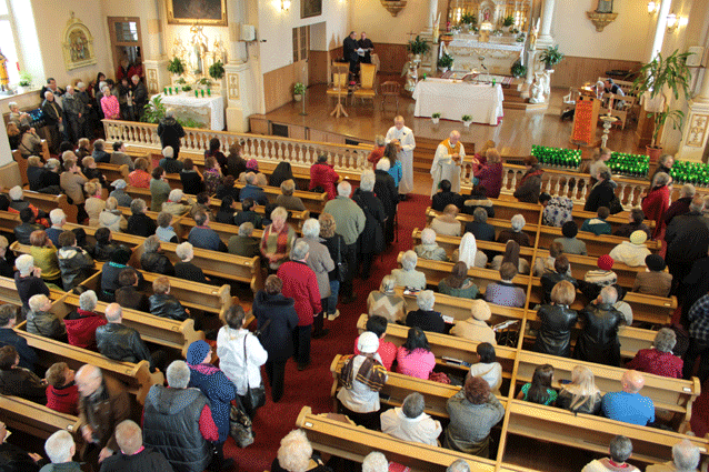 Pilgrims join Alexandria-Cornwall’s Bishop for trek to Kahnawake’s Kateri Shrine & St. Joseph’s Oratory