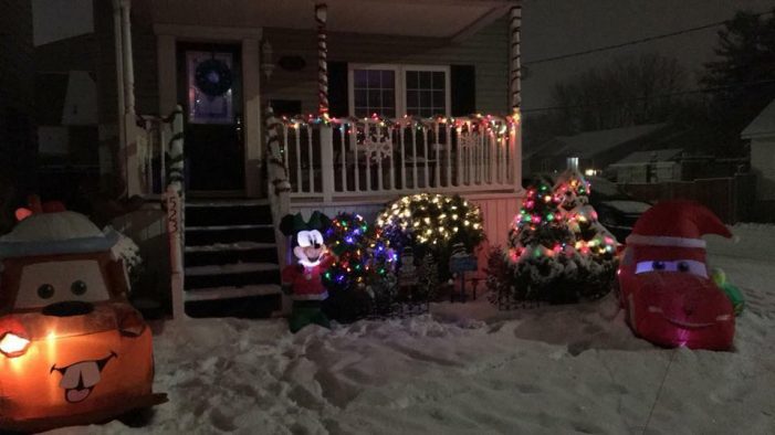Scumbags Steal Christmas Display from Front Yard in Cornwall Ontario – 120317